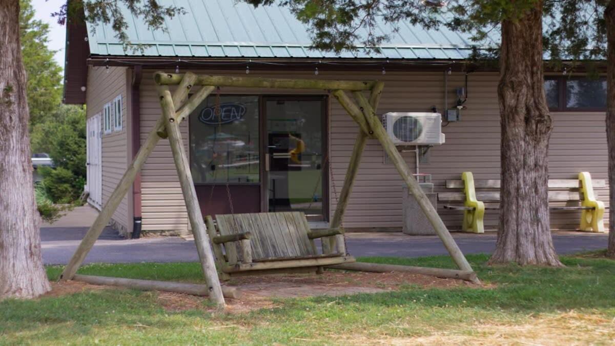 Charming Log Cabin In Μπλούμινγκτον Εξωτερικό φωτογραφία